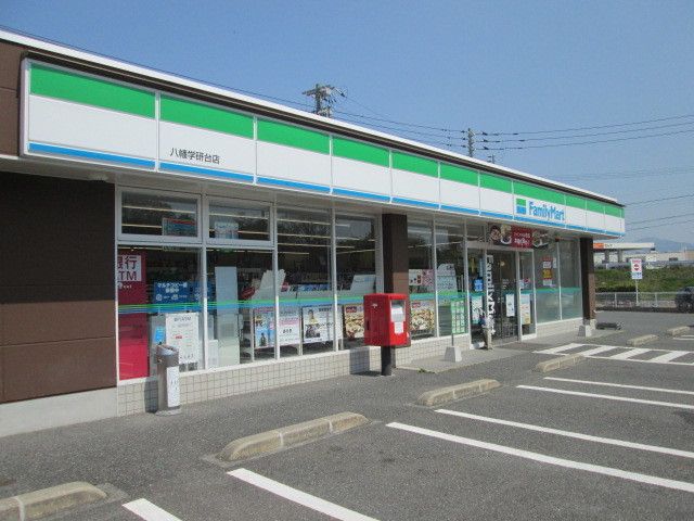 コンビニ　ファミリーマート（コンビニ）まで600m