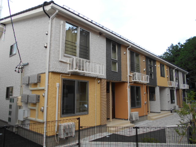 建物外観　サンルーム・玄関側を南西方向より撮影