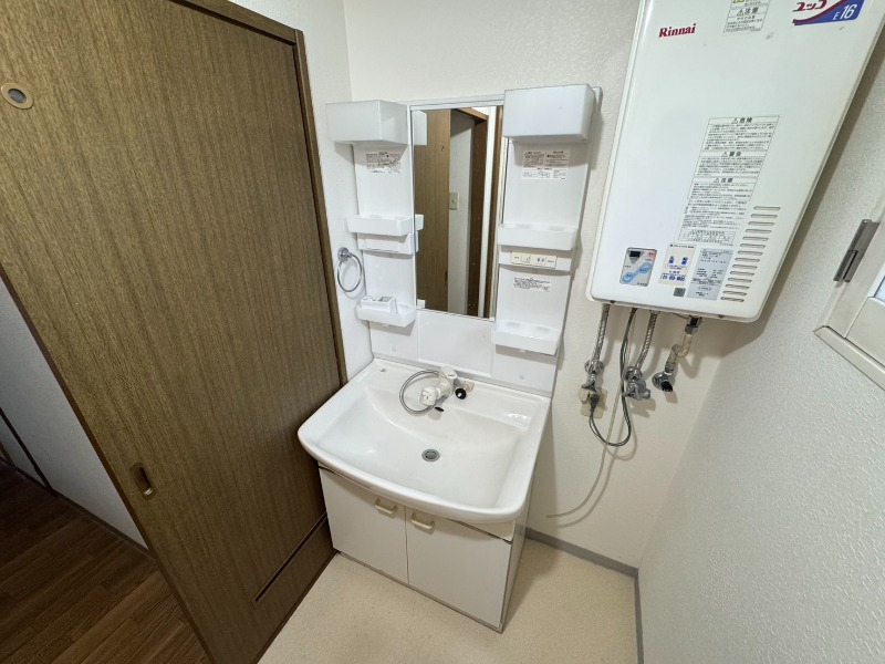 洗面設備　こちらに洗面台があります。朝の洗顔はこちらで。