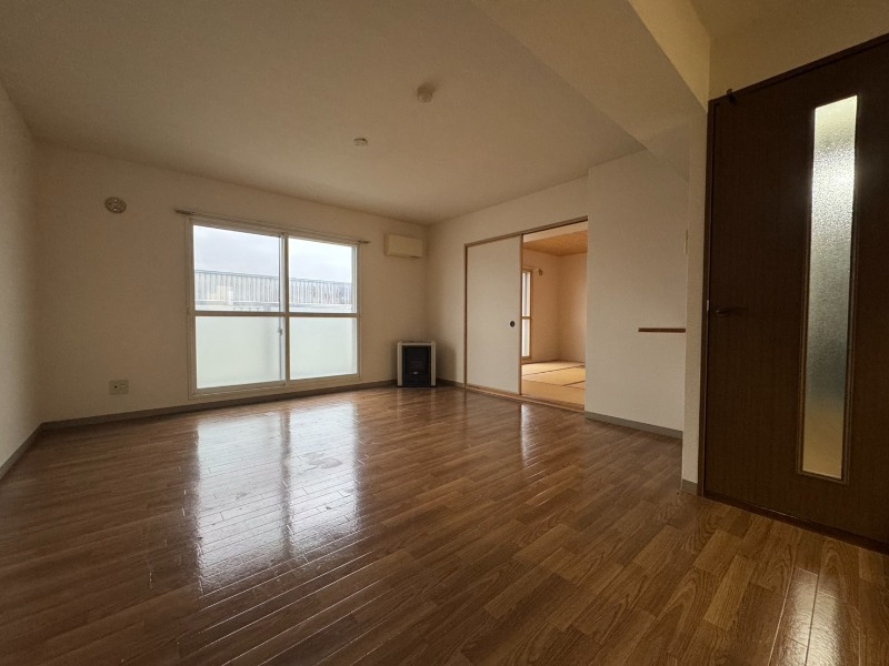 居室・リビング　広くてキレイなお部屋が広がっていて、充実した生活が送れそう。