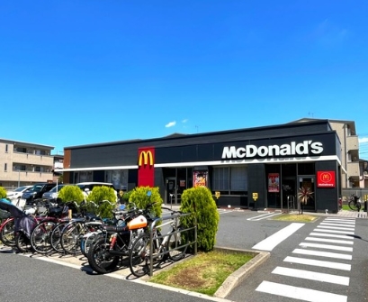 飲食店　マクドナルド 足立六町店（飲食店）まで675m