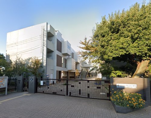 小学校　世田谷区立烏山北小学校（小学校）まで731m