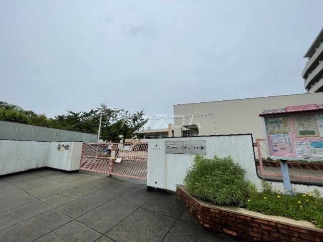 幼稚園・保育園　豊中市立てらうちこども園（幼稚園・保育園）まで890m