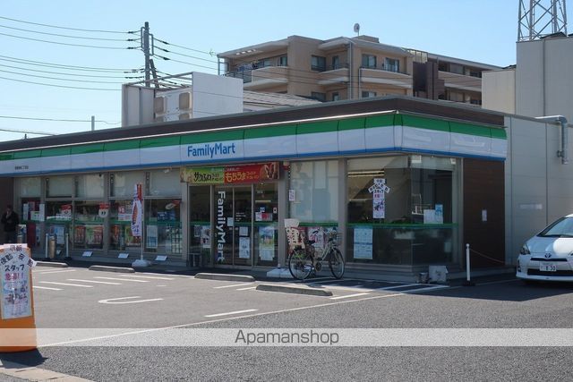 コンビニ　ファミリーマート（コンビニ）まで610m