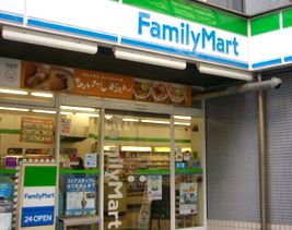 コンビニ　ファミリーマート（コンビニ）まで100m