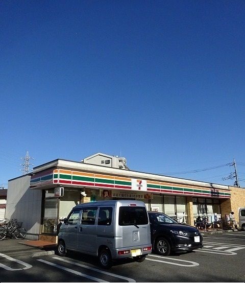 コンビニ　セブンイレブン（コンビニ）まで200m