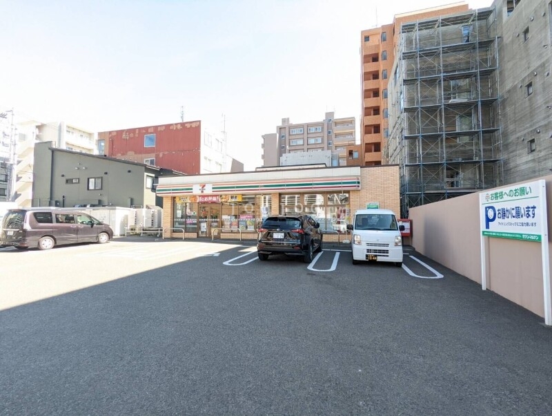 コンビニ　セブンイレブン札幌南11条西9丁目店（コンビニ）まで456m
