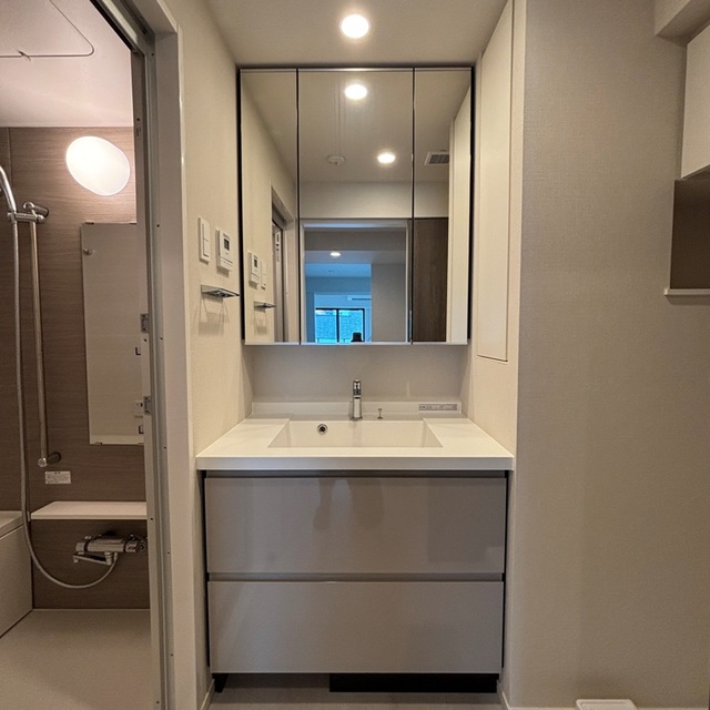 洗面設備　※写真は同タイプ住戸です。