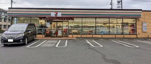 コンビニ　セブンイレブン木更津高柳店（コンビニ）まで950m