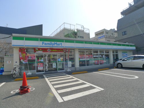 コンビニ　ファミリーマート 小豆沢一丁目店（コンビニ）まで395m