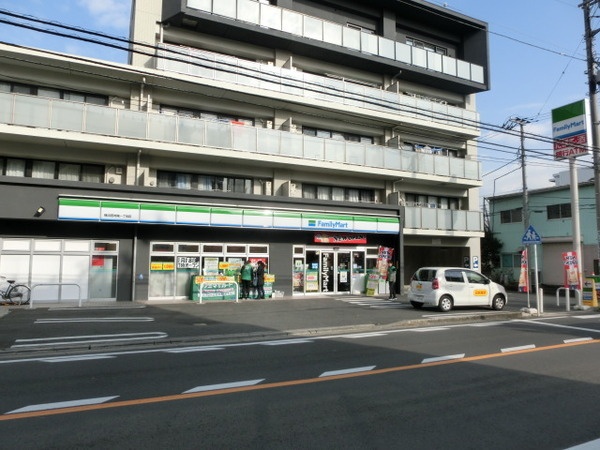 コンビニ　ファミリーマート 横浜西寺尾一丁目店（コンビニ）まで105m