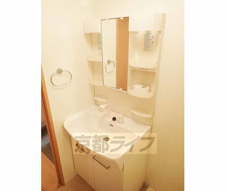 洗面設備　嬉しい独立洗面台付き