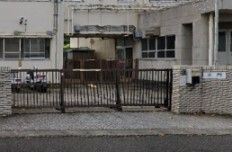 小学校　本郷小学校（小学校）まで441m