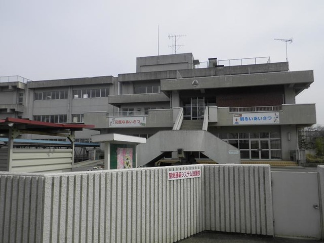 中学校　小山市立小山中学校（中学校）まで1703m