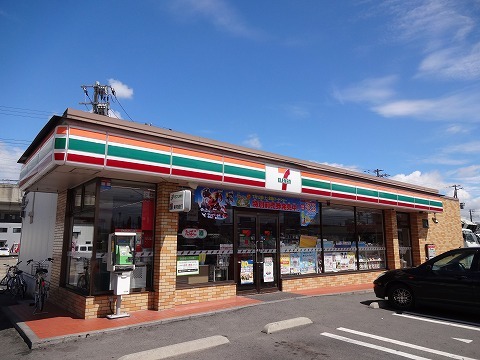 コンビニ　セブンイレブン日出山１丁目店（コンビニ）まで400m