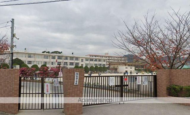小学校　福岡市立小学校香椎小学校（小学校）まで1073m