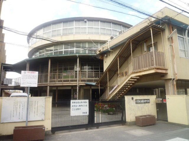 中学校　八尾市立曙川中学校（中学校）まで422m