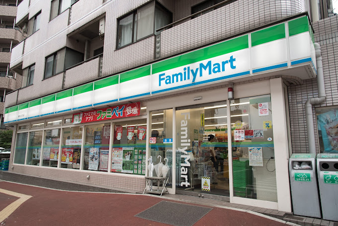 コンビニ　ファミリーマート 滝野川五丁目店（コンビニ）まで140m