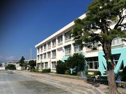 小学校　藤沢市立長後小学校（小学校）まで740m