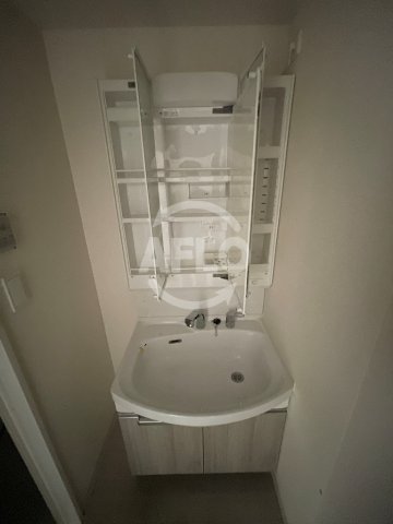 洗面設備　SHOKEN Residence OSAKA MIYAKOJ