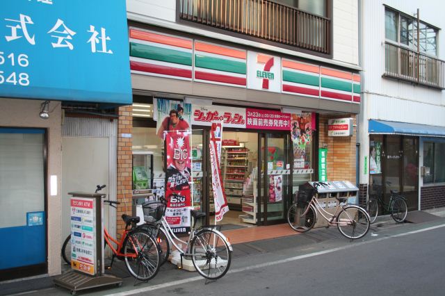 コンビニ　セブンイレブン（コンビニ）まで160m