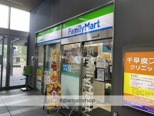 コンビニ　ファミリーマート（コンビニ）まで891m