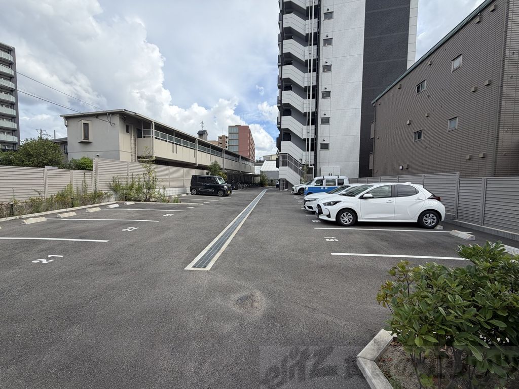 駐車場　駐車場