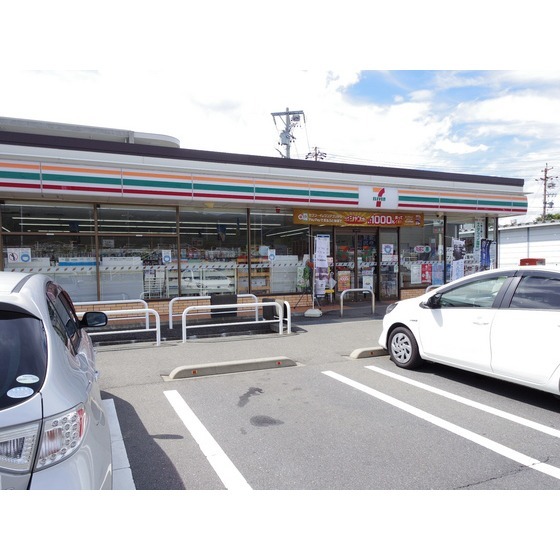 コンビニ　セブンイレブン松本平田東店（コンビニ）まで631m
