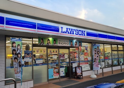 コンビニ　ローソン 旭本村町店（コンビニ）まで1103m