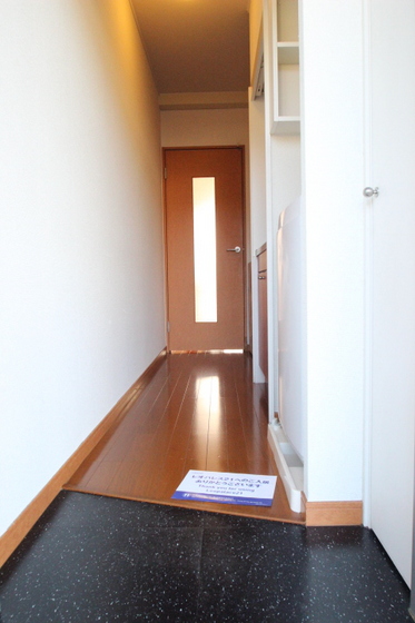 玄関　※別部屋の写真です。