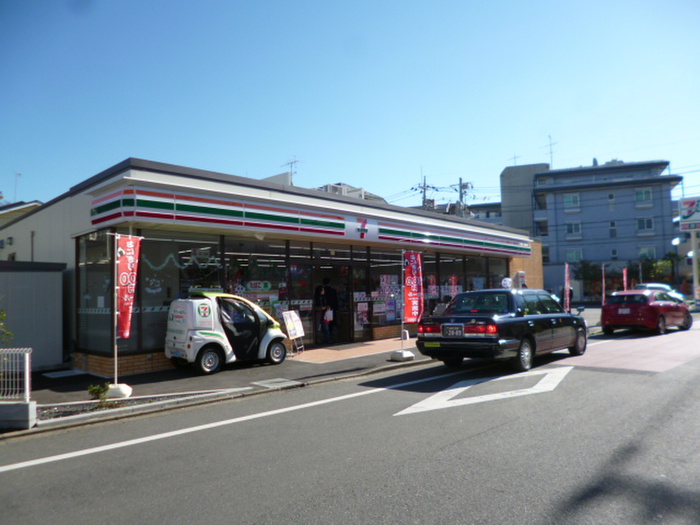 コンビニ　セブンイレブン世田谷砧4丁目店（コンビニ）まで821m
