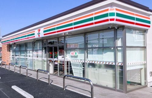 コンビニ　ファミリーマート MYS大国町駅前店（コンビニ）まで230m