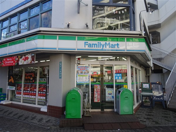 コンビニ　ファミリーマート梅ケ丘店（コンビニ）まで220m