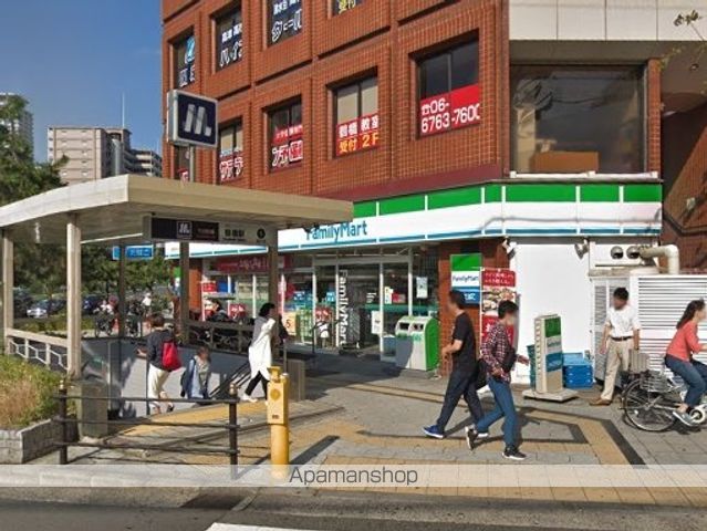コンビニ　ファミリーマート鶴橋駅前店（コンビニ）まで260m