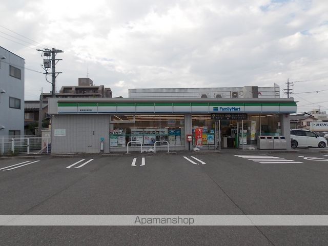 コンビニ　ファミリーマート（コンビニ）まで514m
