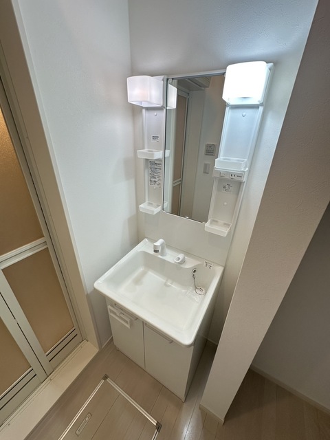 洗面設備　別部屋参考写真です