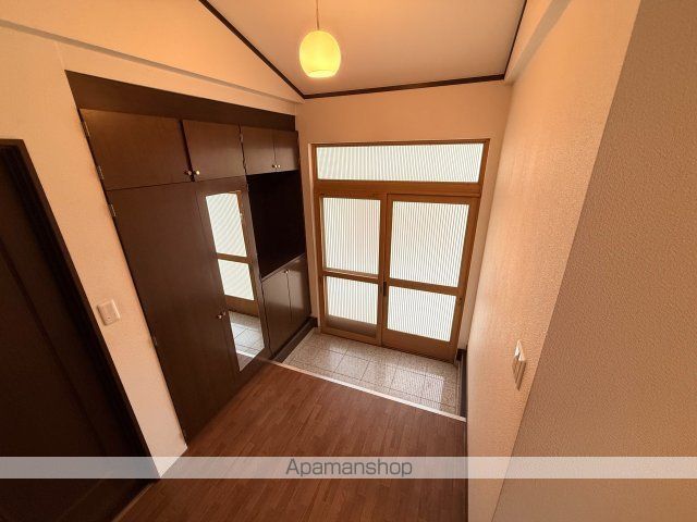 三郷町城山台戸建の玄関写真