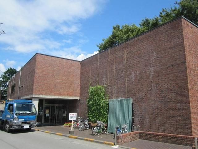 図書館　日野市立中央図書館（図書館）まで840m