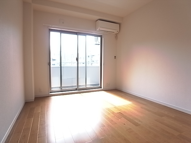 居室・リビング　明るいお部屋です