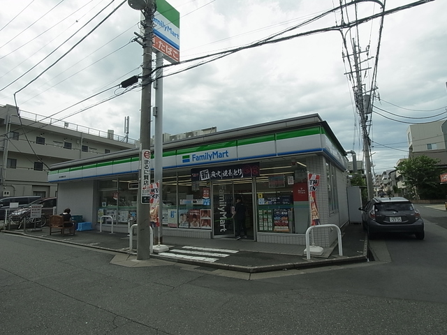 コンビニ　ファミリーマート向ヶ丘遊園北口店（コンビニ）まで183m