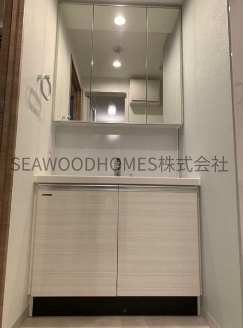 洗面設備　独立洗面台で朝の身支度もばっちり◎