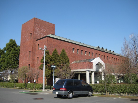 図書館　越谷市立図書館（図書館）まで677m