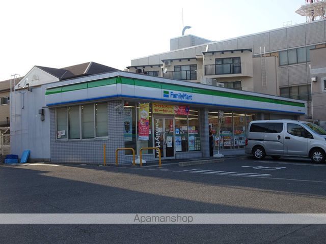 コンビニ　ファミリーマート（コンビニ）まで425m