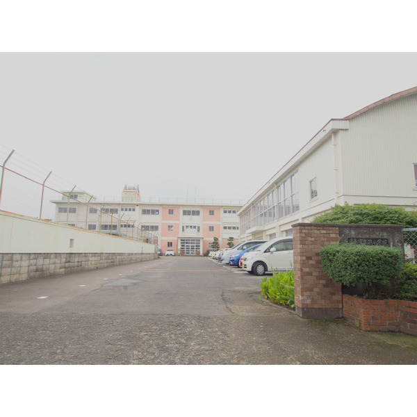 小学校　鹿島市立明倫小学校（小学校）まで882m