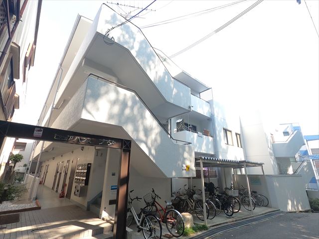 建物外観　駅近ですが落ち着いた雰囲気ですよ。