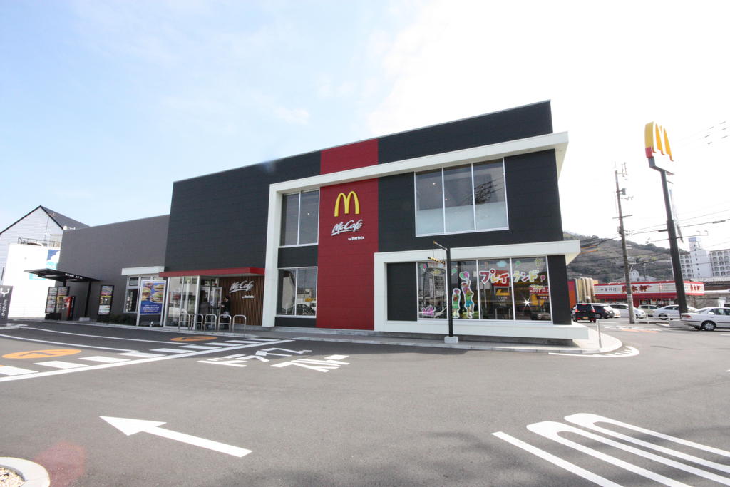 飲食店　マクドナルド11号高松バイパス店（飲食店）まで887m