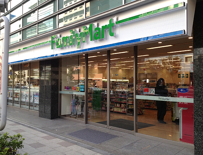 コンビニ　ファミリーマート第一京浜芝二丁目店（コンビニ）まで91m