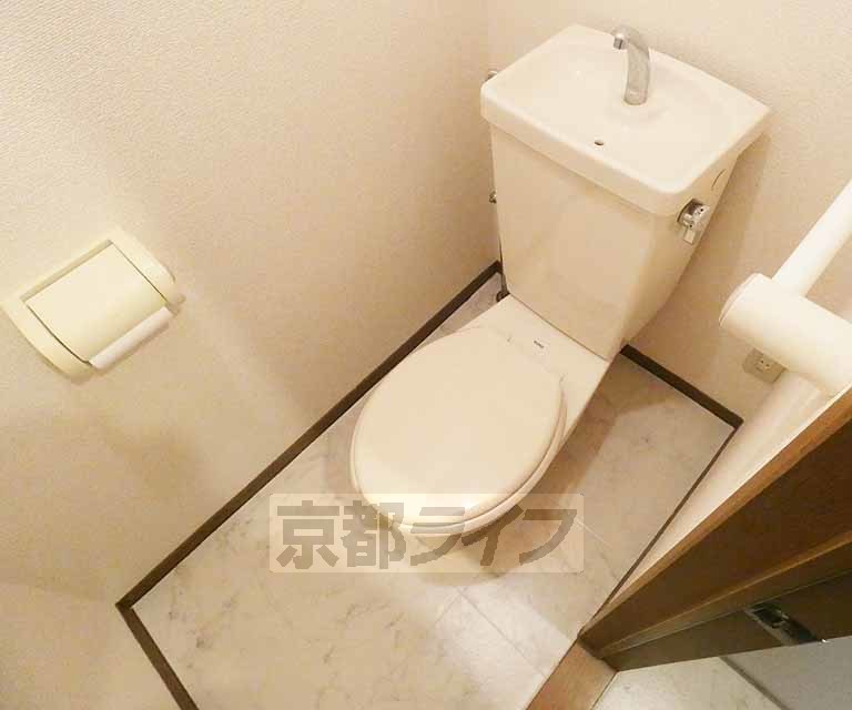 トイレ　セパレートタイプです。