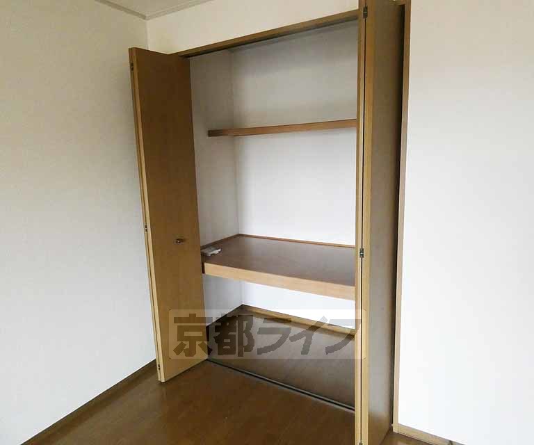収納　三段になっておりたっぷり収納できます。