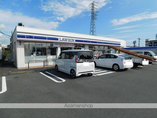 コンビニ　ローソン（コンビニ）まで700m